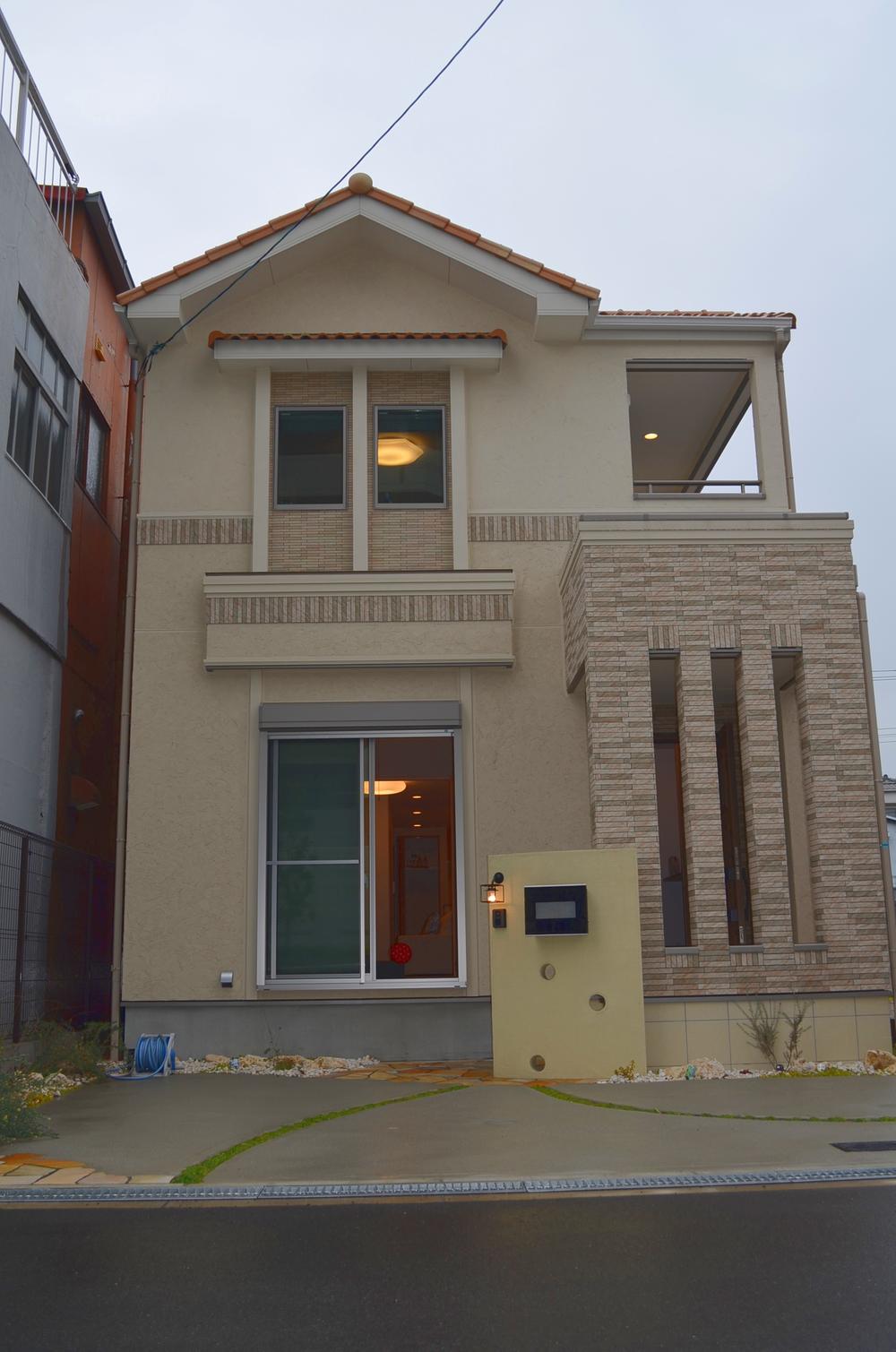 Local appearance photo. Osaka city rare 2-story