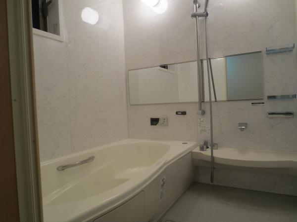 Bathroom. 1st floor bus. Since it is a wide drainage plug is in the bus edge, Without that bend over, Easy easy drainage