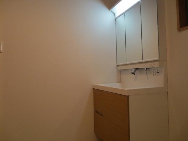 Wash basin, toilet. 1st floor Basin space. There is also a window there is a laundry room on the right hand side