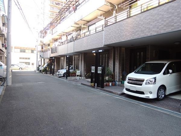 Local photos, including front road. Before the road of development road 5m. 