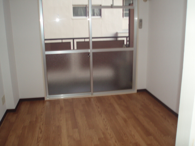 Living and room. Western-style 6 Pledge