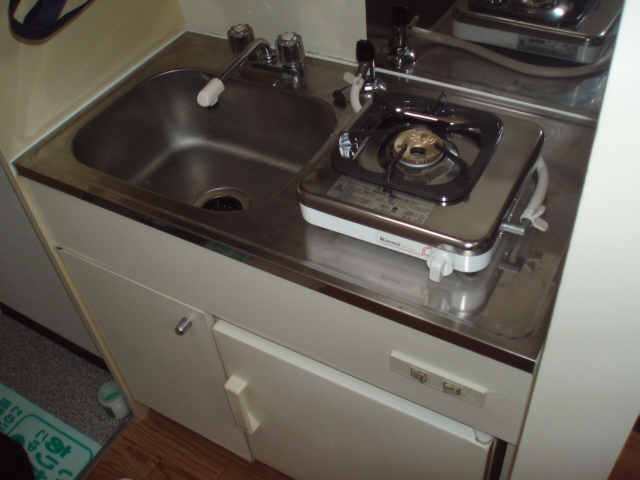 Kitchen. With gas stove!