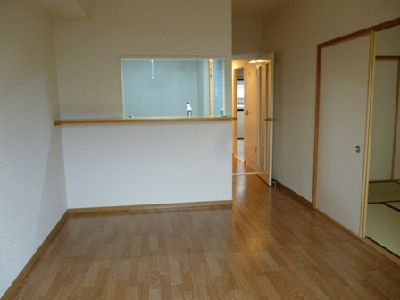 Living and room. Counter kitchen.