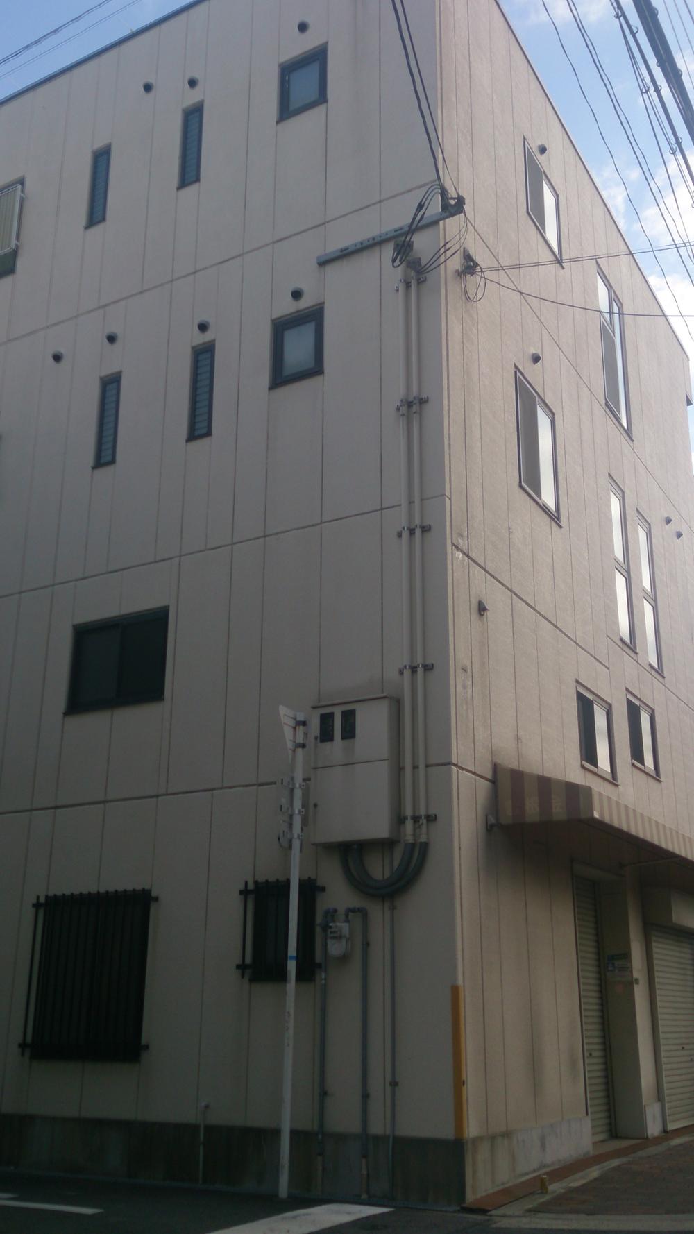 Local appearance photo. Because there are many windows, Day ・ It is very good for both ventilation. 