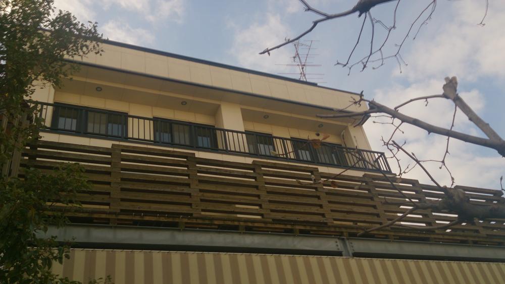 Balcony. There is a spacious roof balcony. 