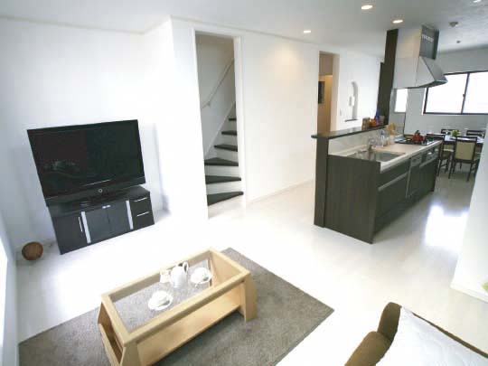 Same specifications photos (Other introspection). Bright and airy LDK was the white-toned. Adopt a living stairs and open kitchen. Since the views of the state of the living room while the housework from the kitchen, Family and communication also natural easy to take the conversation lively (C-3 No. land same specifications)