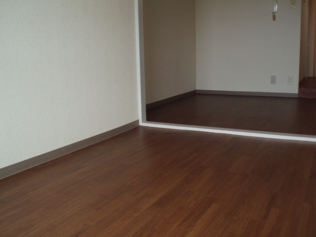 Living and room. Western-style 6 Pledge