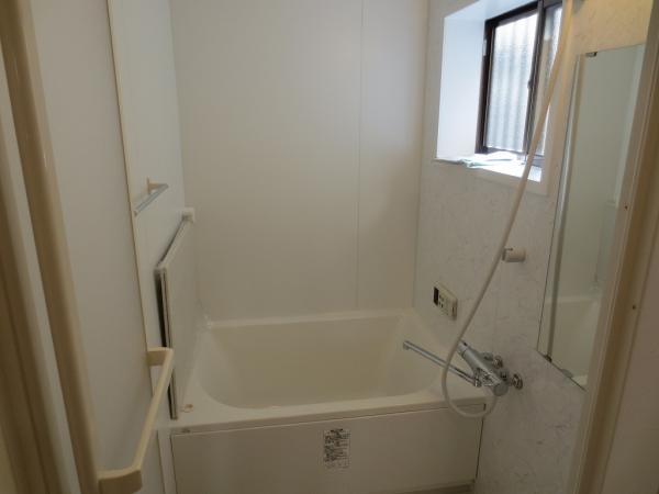 Bathroom. 1 Kaibasu. Since about 18 years ago the property, Bus, but is old is your clean