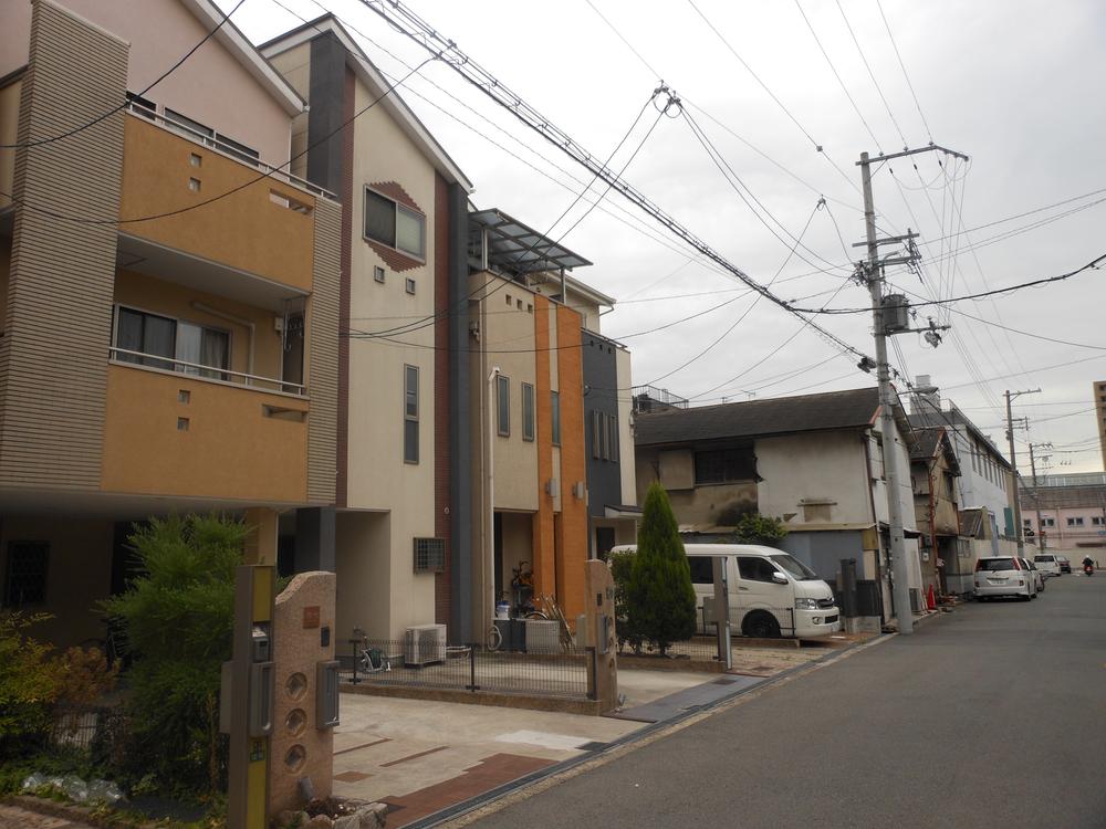 Local appearance photo. It is wide the entire road! 