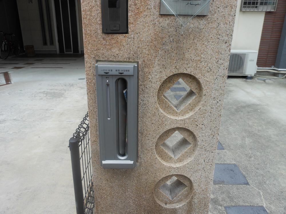 Local appearance photo. It is also fashionable mailbox! 