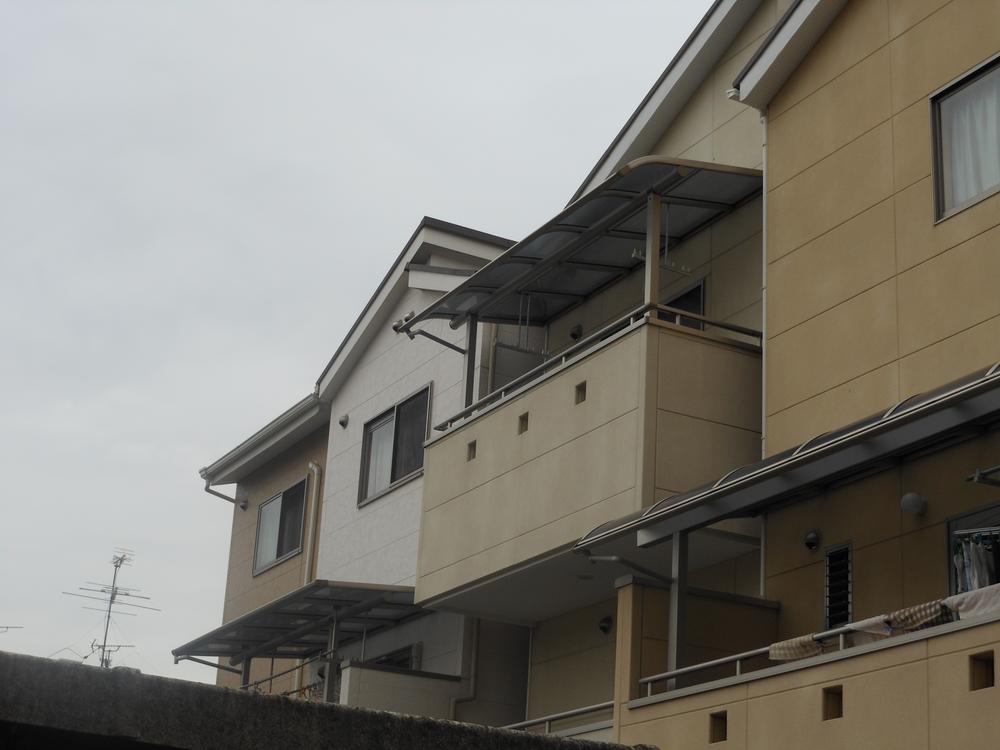 Local appearance photo. I am happy the south-facing balcony! 