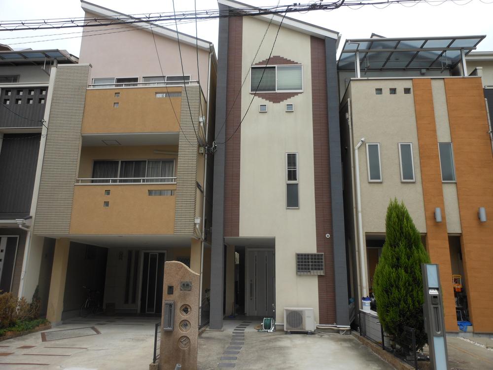 Local appearance photo. Unique appearance will pull the eye! 