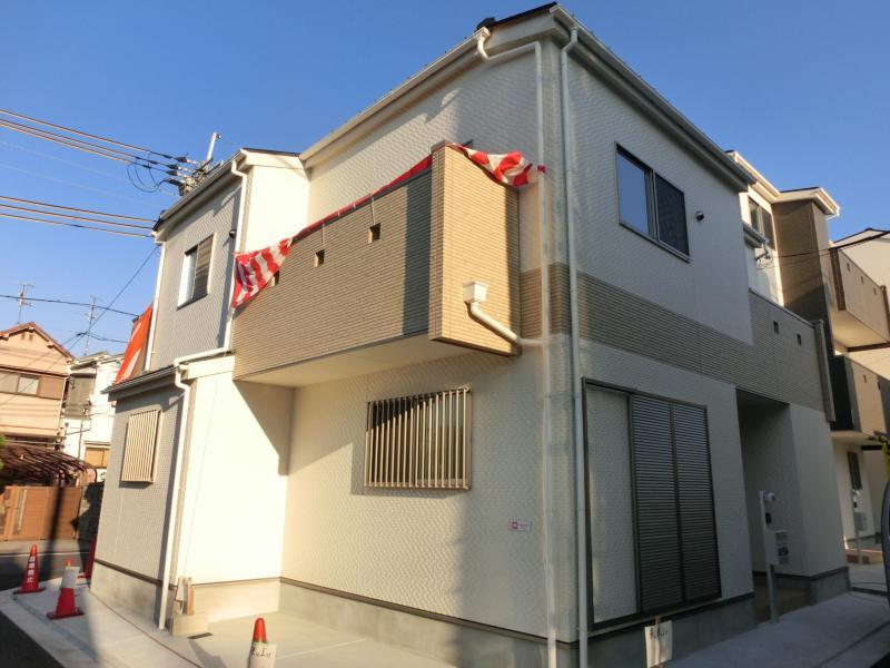 Same specifications photos (appearance). Is yang This good per corner lot.