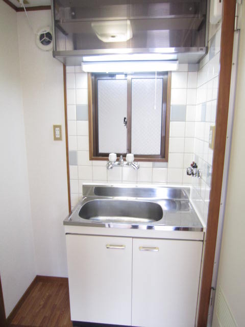 Kitchen. Gas stove installation Allowed! !