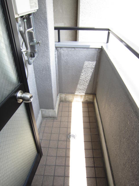 Balcony. Washing machine balcony location! !