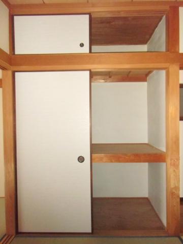 Receipt. Is a Japanese-style room of storage