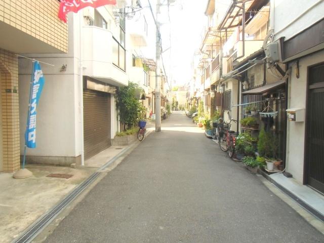 Local photos, including front road. It is before the road