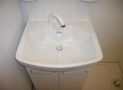 Washroom. Independent wash basin that came out