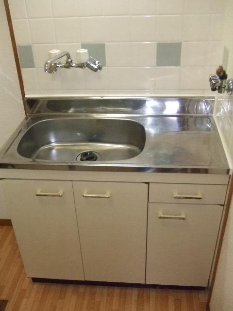 Kitchen. Gas stove installation Allowed! !