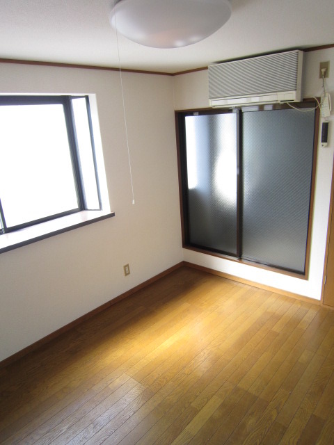 Living and room. Western-style flooring! !