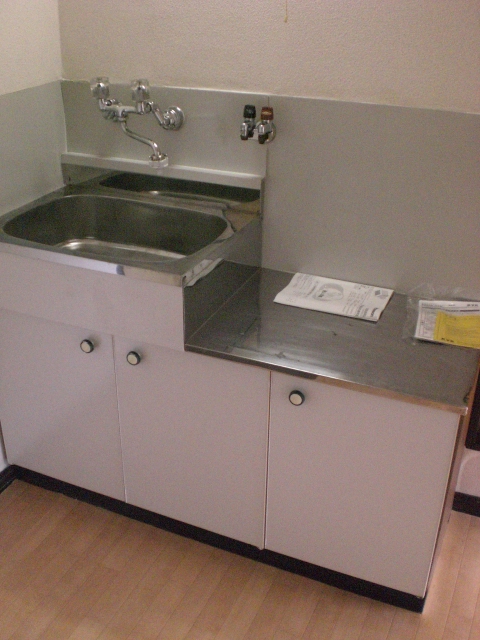 Kitchen. Gas stove can be installed.