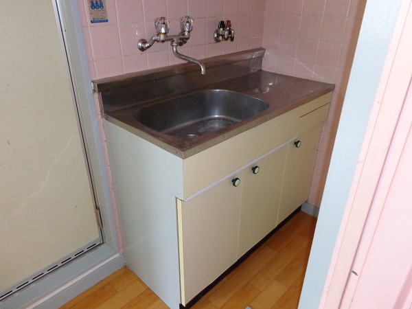 Kitchen. Gas stove can be installed!