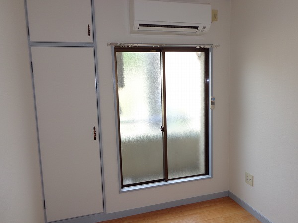 Living and room. Ideal for Breakfast!