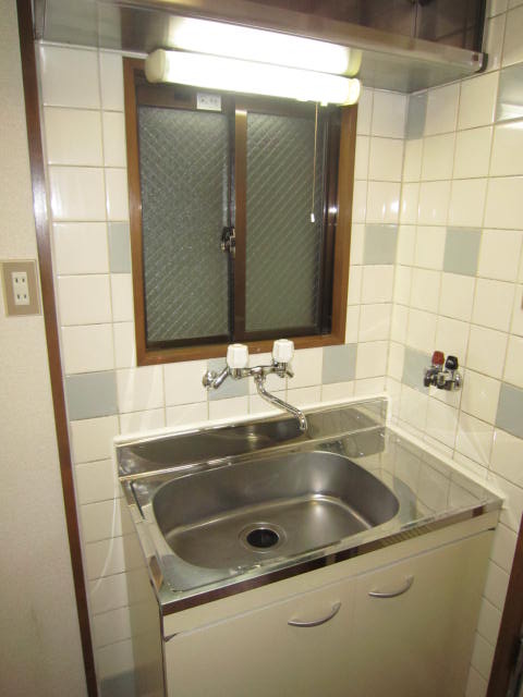 Kitchen. Gas stove installation Allowed! !