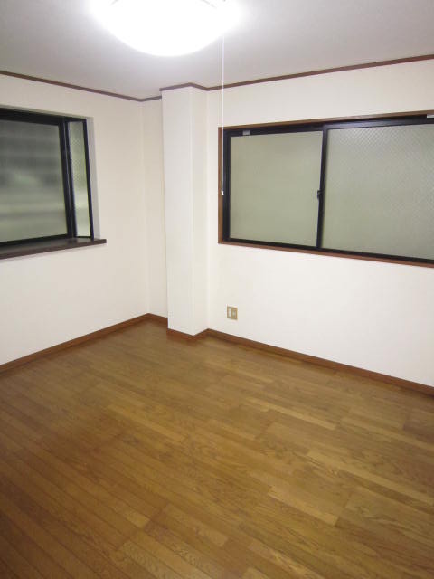 Living and room. Western-style flooring