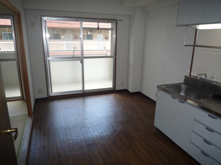 Living and room. Dining kitchen 7 Pledge