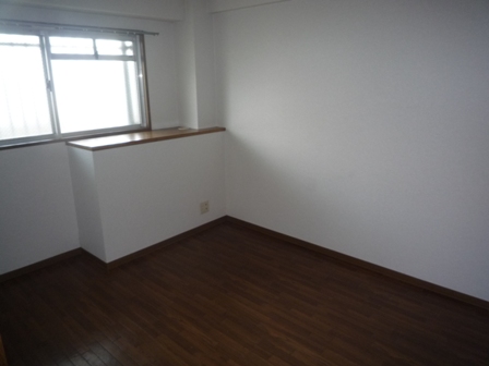 Living and room. Western-style 6 Pledge