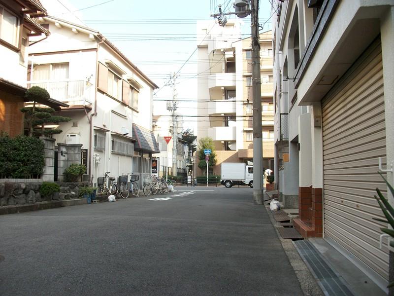 Local photos, including front road. Local (11 May 2013) Shooting