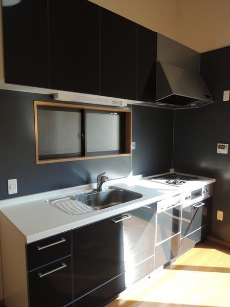 Kitchen. What per yang of kitchen. Dishwasher, Also it comes with a water purifier.