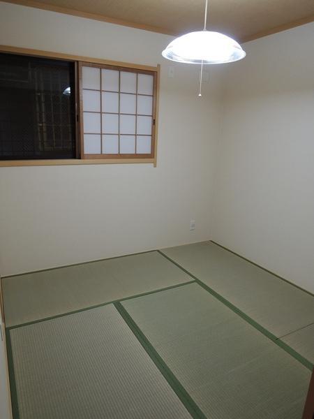 Non-living room. First floor Japanese-style room 4.5 Pledge.