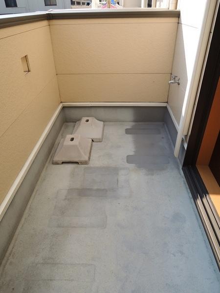 Balcony. Second floor balcony. There faucet.