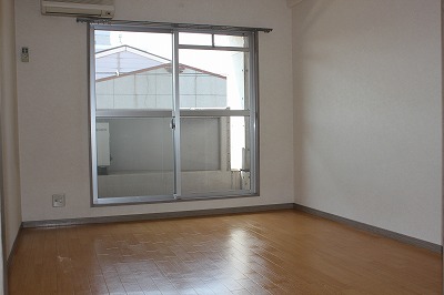 Other room space. Day is good on the south-facing balcony