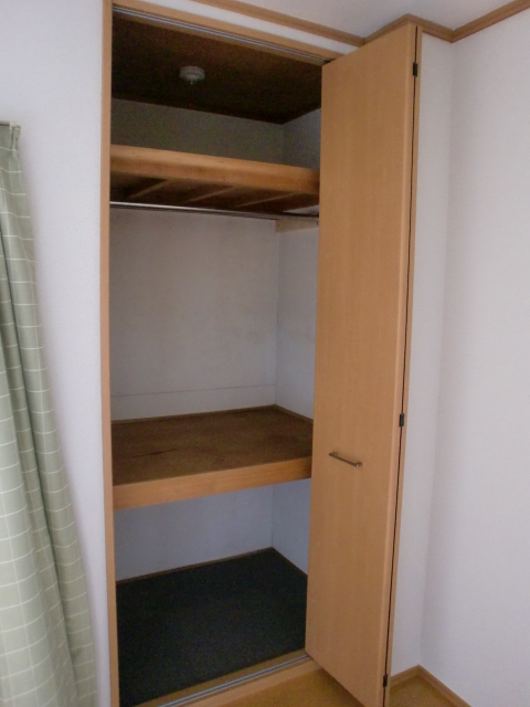 Receipt. Spacious closet