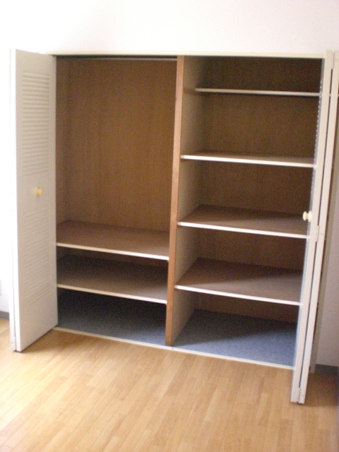 Receipt. Excellent storage capacity of the closet!