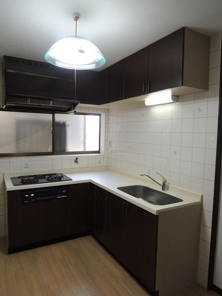 Kitchen. Since the large windows, It will also be fun dishes. Cool you open. 