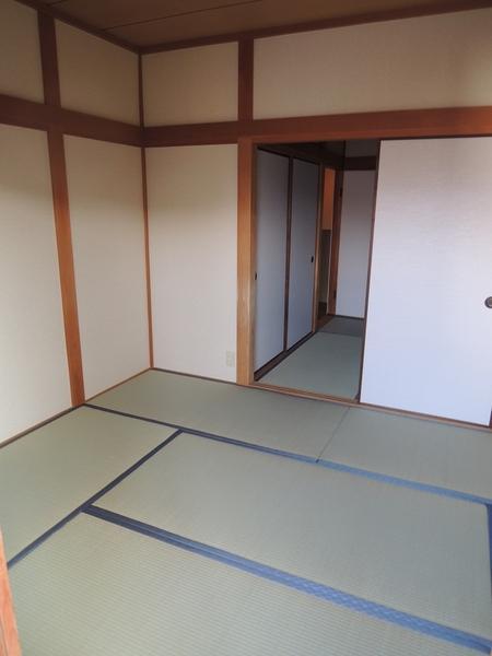 Non-living room. The third floor Japanese-style room 6 quires. 