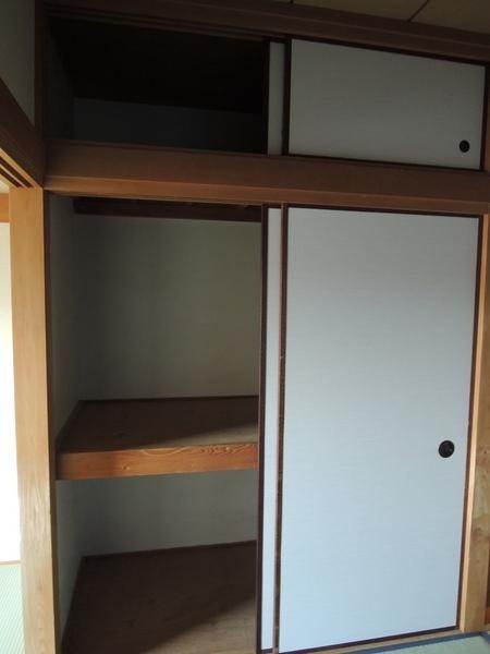 Receipt. Closet of the third floor Japanese-style room with depth. 