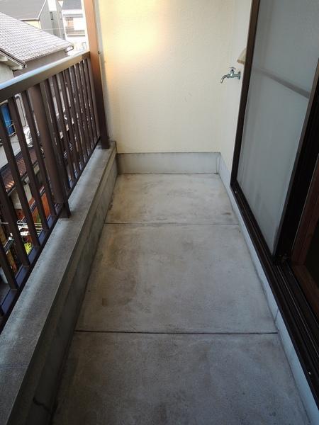Balcony. Faucet and electrical outlet on the second floor balcony. Also put the washing machine outside. 
