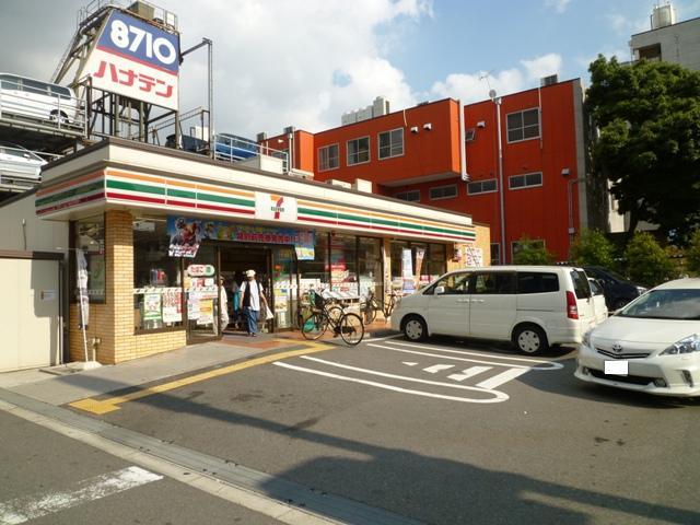 Convenience store. 250m to Seven-Eleven