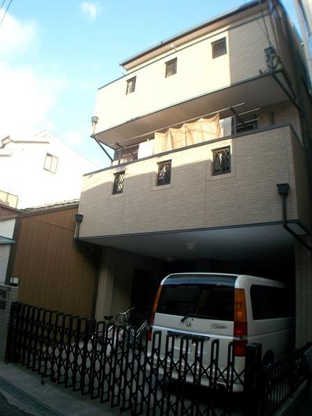 Local appearance photo. Local (12 May 2013) Shooting