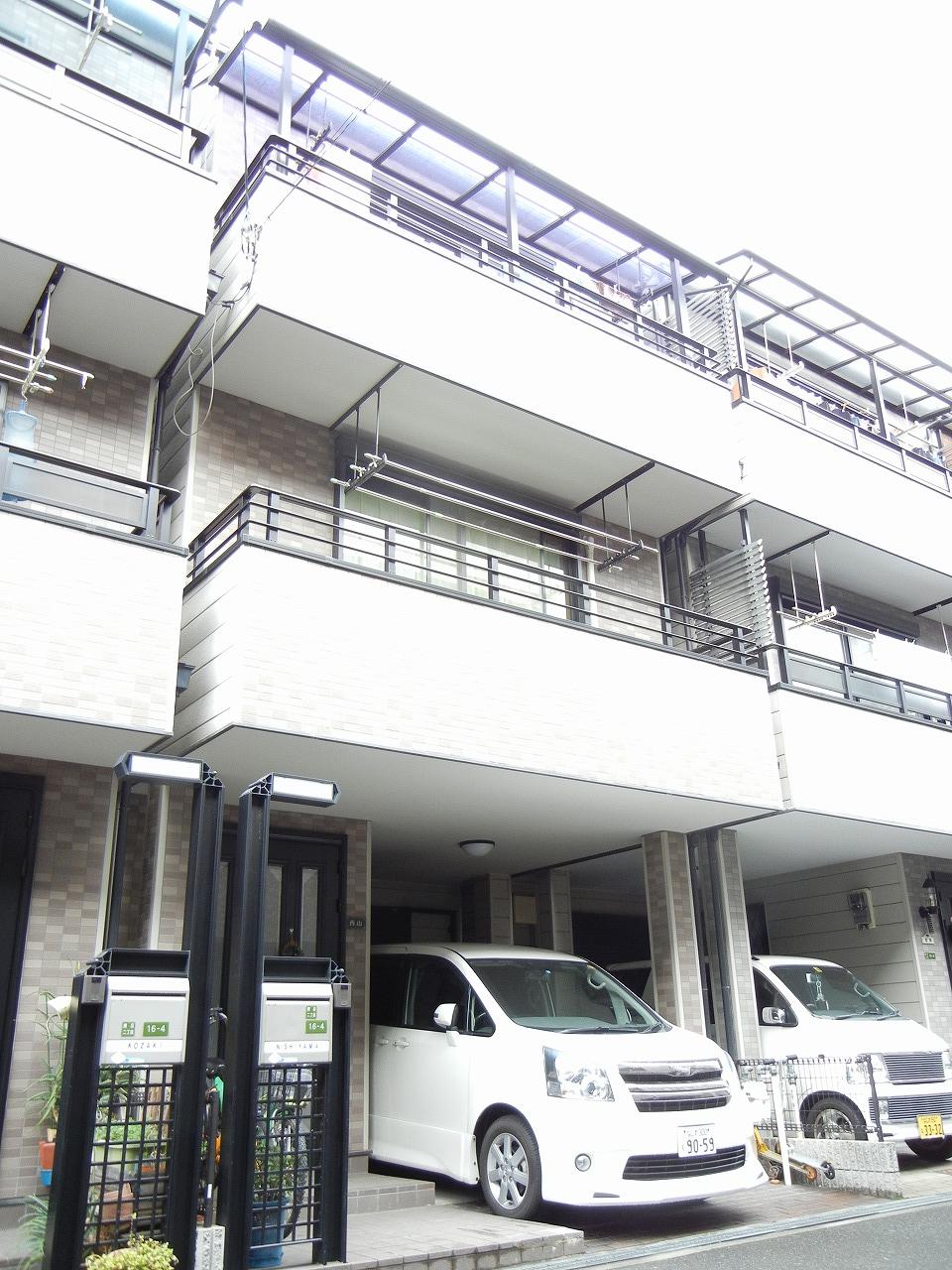 Local appearance photo. Local (12 May 2013) can also be easily parking shooting large-scale car! 