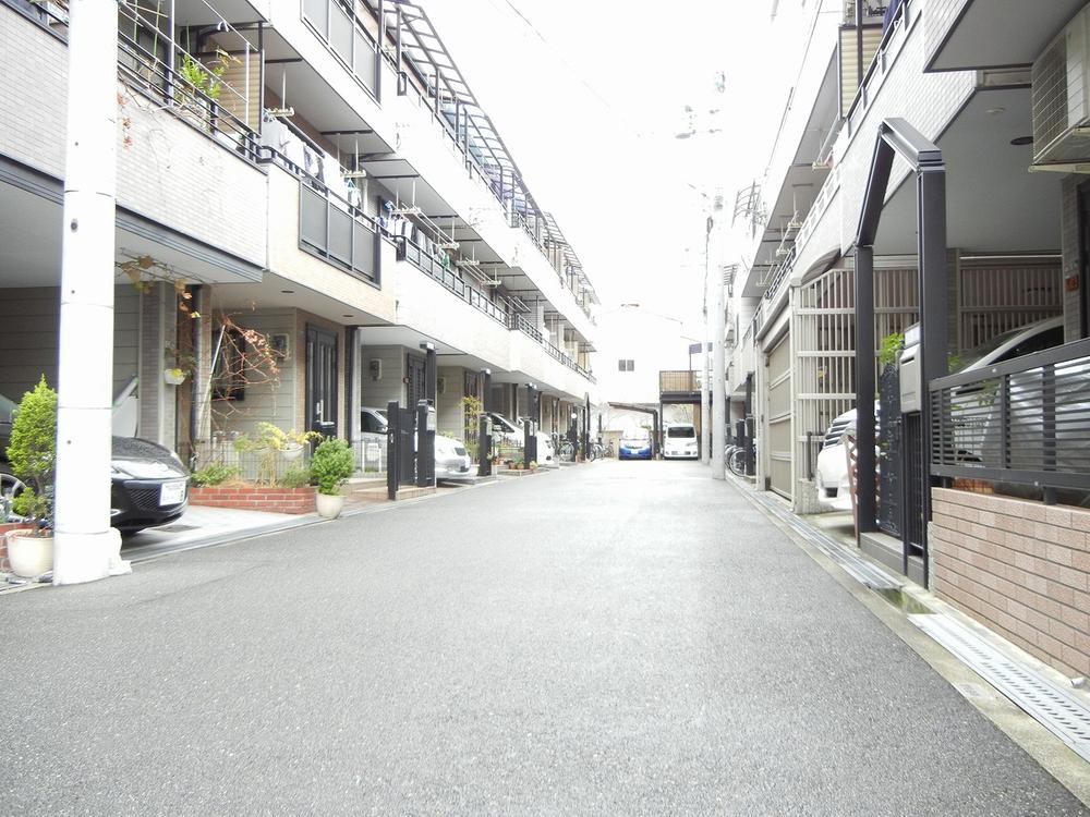 Local photos, including front road. Local (12 May 2013) Shooting Before the road is easy as widely cleaner