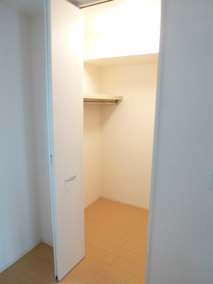 Receipt. Walk-in closet