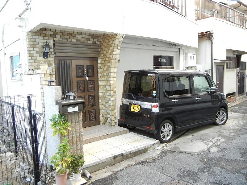 Local appearance photo. You can park about light car is also at present! 