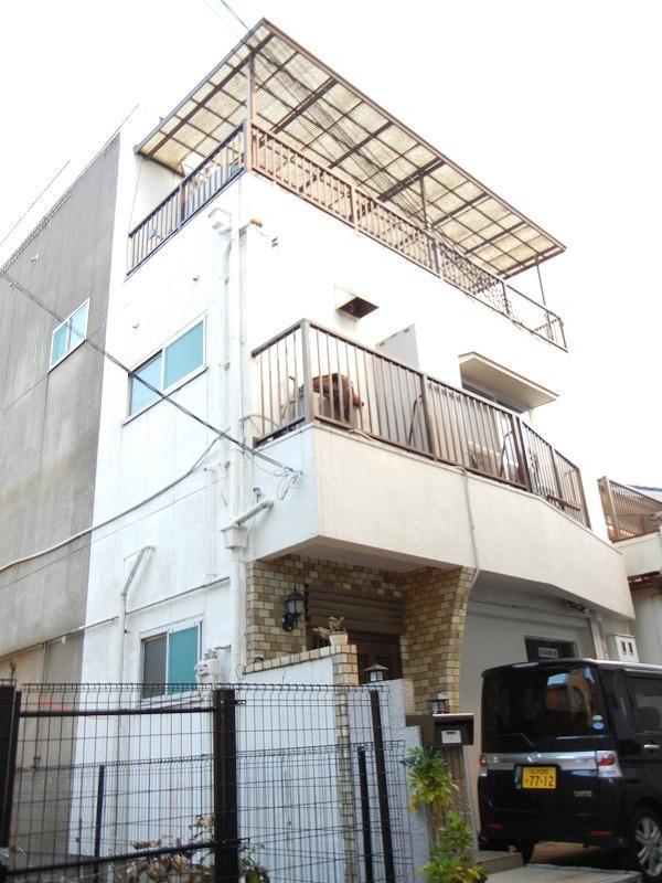 Local appearance photo. Local (12 May 2013) Shooting