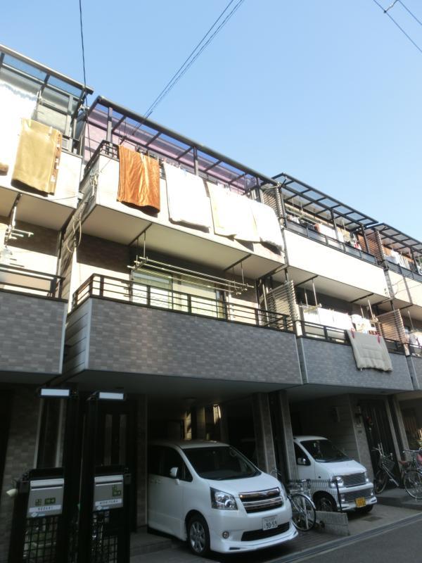 Local appearance photo. South-facing good per yang! 